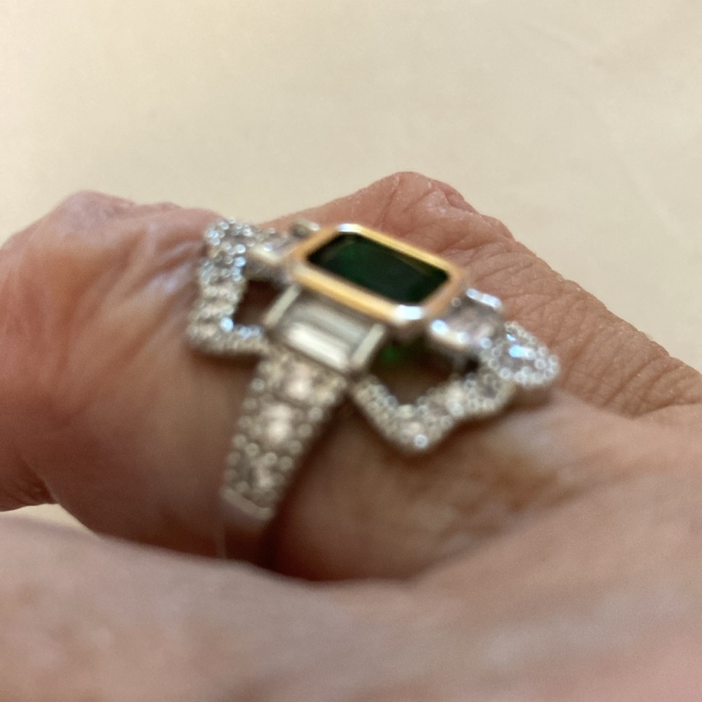 RING ss w/rect. green stone w/4 rect. clear stones & 17 rd. stone sz. 7 $55 - Picture 4 of 8